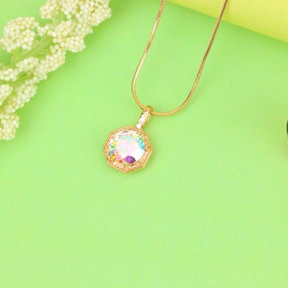 "Gold-Plated Iridescent Pendant – Radiant Glow, XPPT1392 - Picture 11 of 12